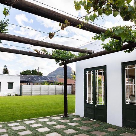 Victorian Square Guesthouse Graaff-Reinet Eksteriør bilde