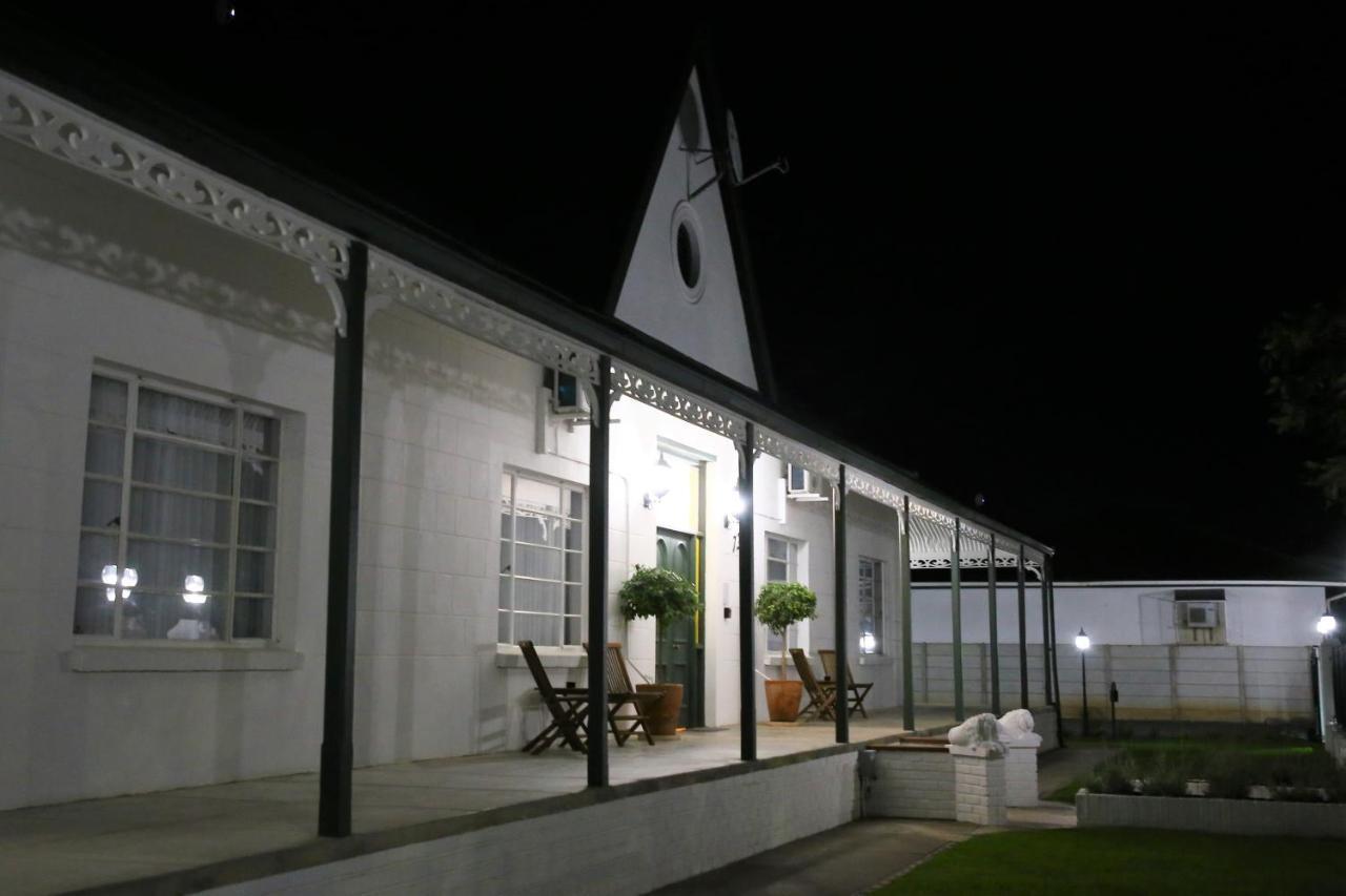 Victorian Square Guesthouse Graaff-Reinet Eksteriør bilde