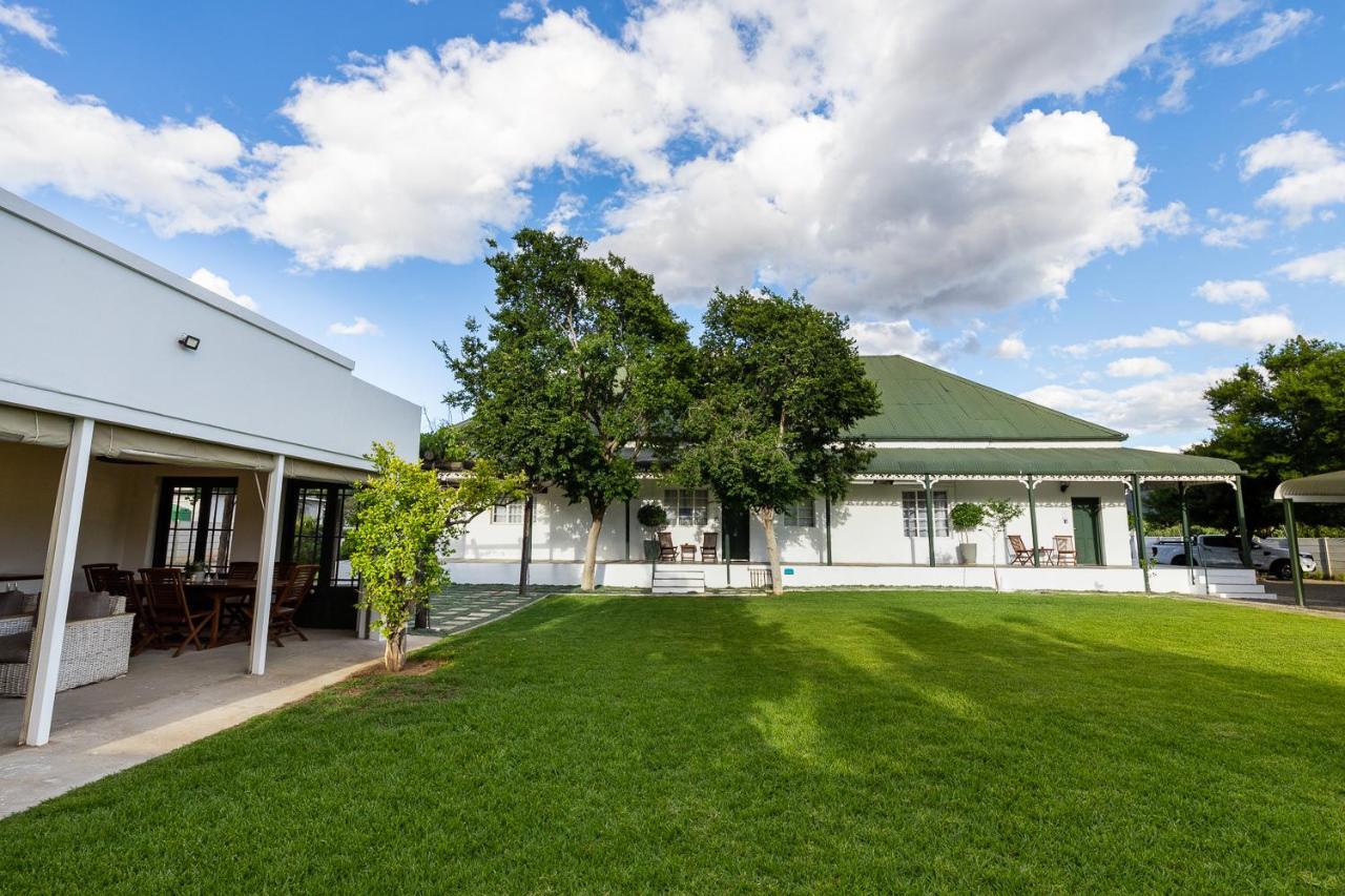 Victorian Square Guesthouse Graaff-Reinet Eksteriør bilde