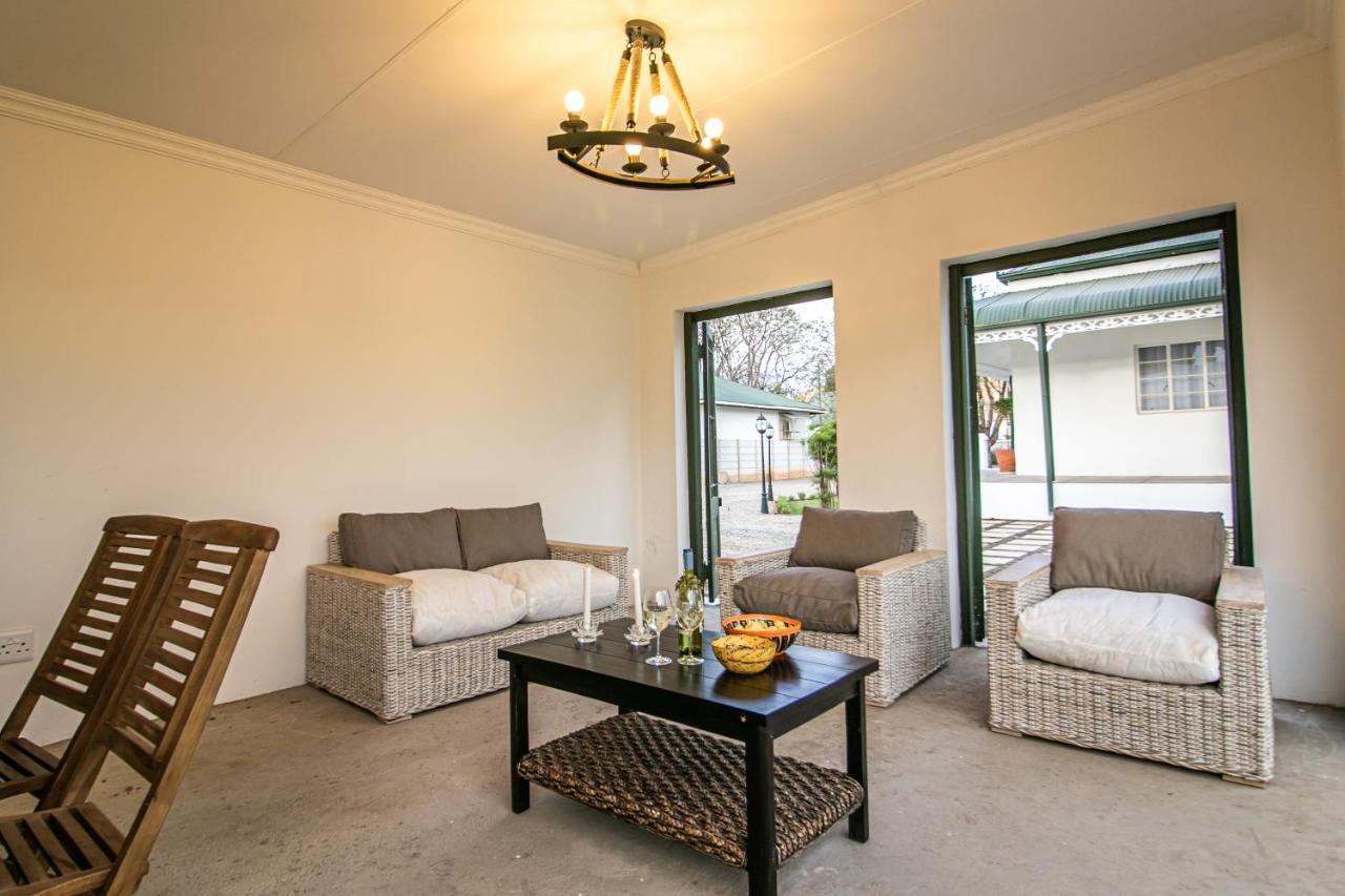 Victorian Square Guesthouse Graaff-Reinet Eksteriør bilde